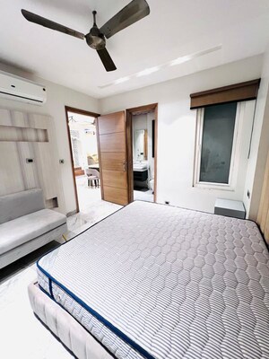 Room in 3 BHK Builder Floor at Auram Floor, South City 2 – for Rent