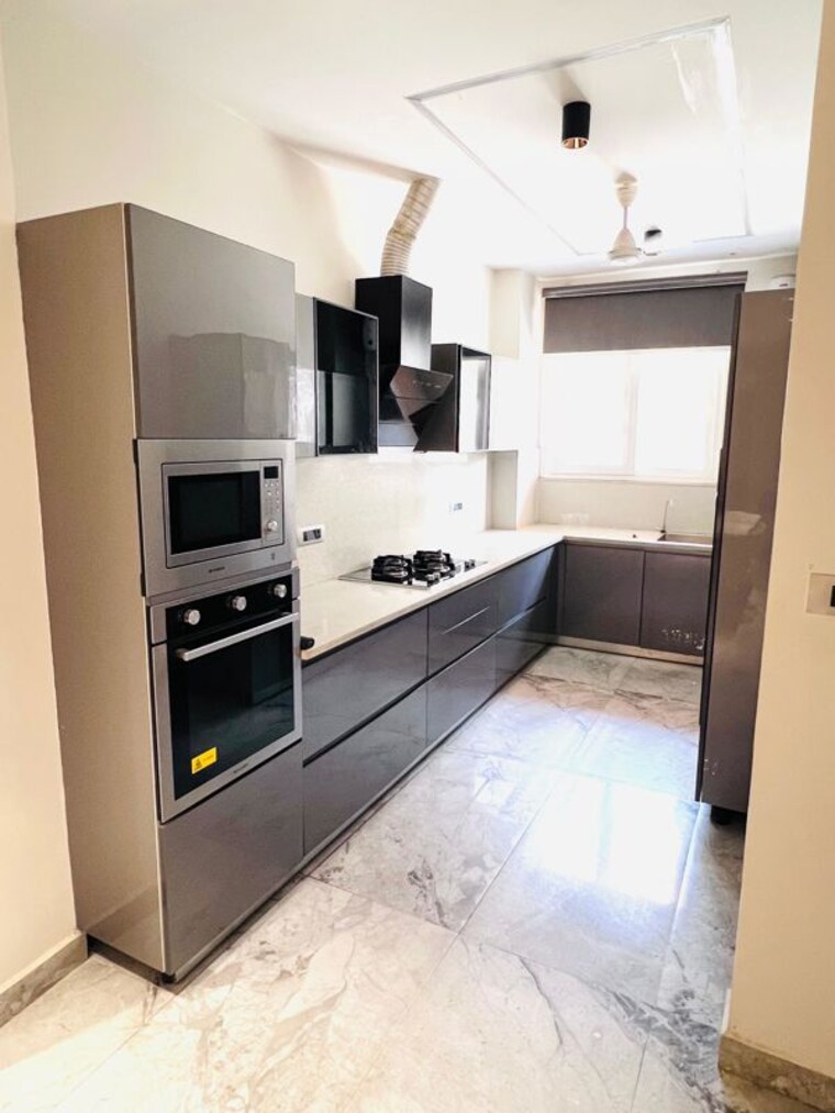 Kitchen, auram-floor 3 Bedroom 2500 Sq.Ft. Builder Floor In South City 2 Gurgaon 10413167