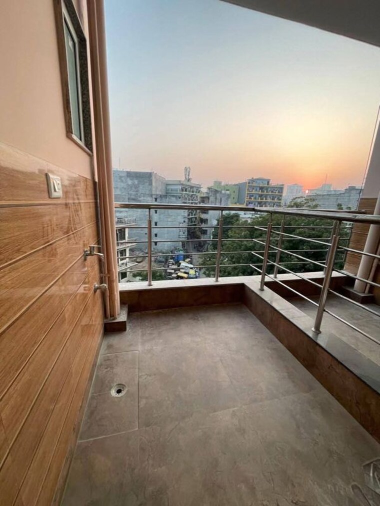 Balcony, auram-floor 2 Bedroom 1100 Sq.Ft. Builder Floor In South City 2 Gurgaon 10413171