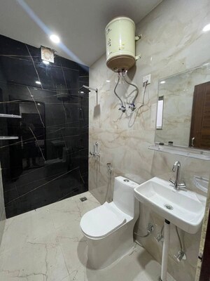 Team Area in 2 BHK Builder Floor at Auram Floor, South City 2 – for Rent