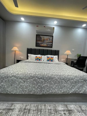 Bedroom in 3 BHK Builder Floor at Auram Floor, South City 2 – for Rent