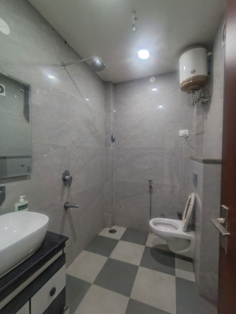 Bathroom, unitech-arcadia 2.5 Bedroom 2300 Sq.Ft. Villa In South City 2 Gurgaon 10413194
