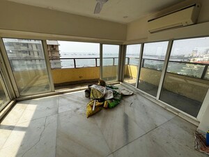 Room in 4 BHK Apartment at Sheesh Mahal Apartment, Bandra West – for Rent
