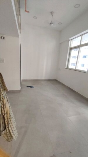 Room in 1.5 BHK Apartment at Group Satellite Aarambh, Malad East – for Rent