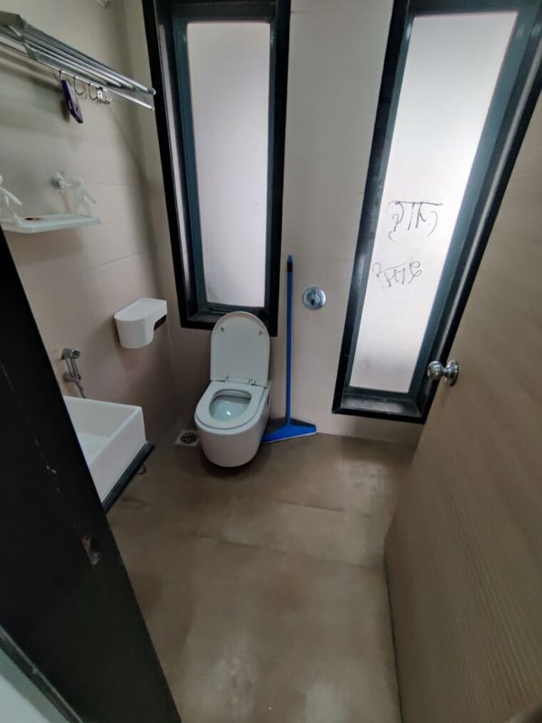 Bathroom, kesar-exotica 4 Bedroom 2400 Sq.Ft. Apartment In Kharghar Sector 10 Navi Mumbai 10413253