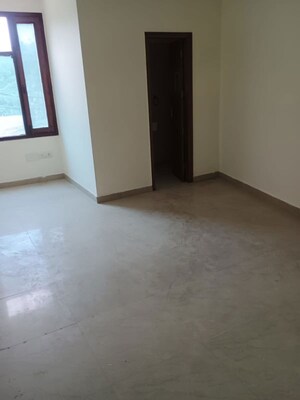 Room in 3 BHK Builder Floor at Shivalik Colony – for Rent