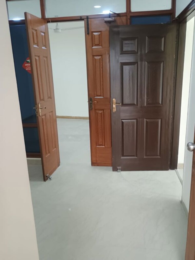 Room, shivalik colony 3 Bedroom 1600 Sq.Ft. Builder Floor In Shivalik Colony Delhi 10413274