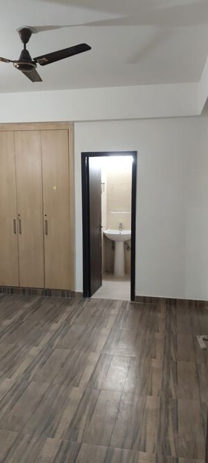 Room in 3 BHK Apartment at Prateek Laurel, Sector 120 – for Sale