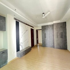 3.5 BHK + Pooja Room,Servant Room,Study Room Apartment For Rent in Mahagun Mezzaria