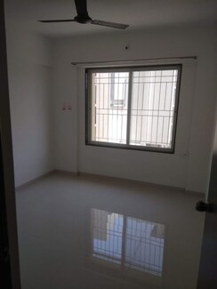 2 BHK Apartment For Rent in Trimurti Elina