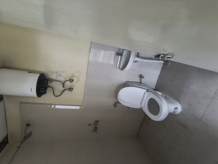 Bathroom, pyramid-midtown 2 Bedroom 1000 Sq.Ft. Apartment In Sector 59 Gurgaon 10413326