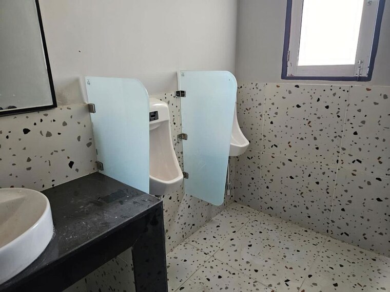 Washroom, udyog vihar phase 4 Commercial Office Space 5100 Sq.Ft. In Udyog Vihar Phase 4 Gurgaon 10413361