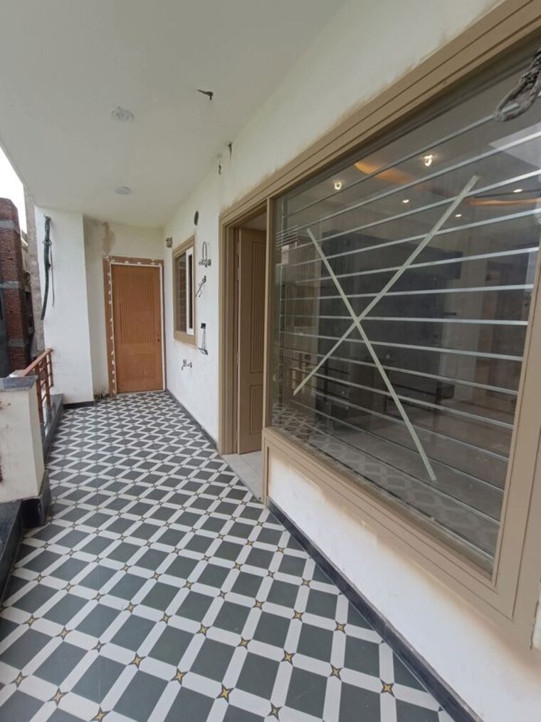 Balcony, green fields colony 4 Bedroom 2700 Sq.Ft. Builder Floor In Green Fields Colony Faridabad 10413405