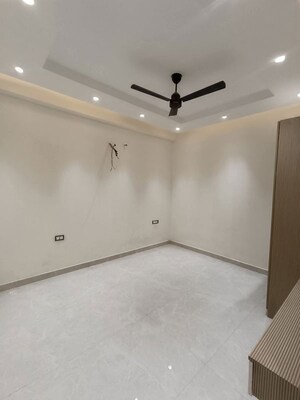 Room in 4 BHK Builder Floor at Green Fields Colony – for Rent