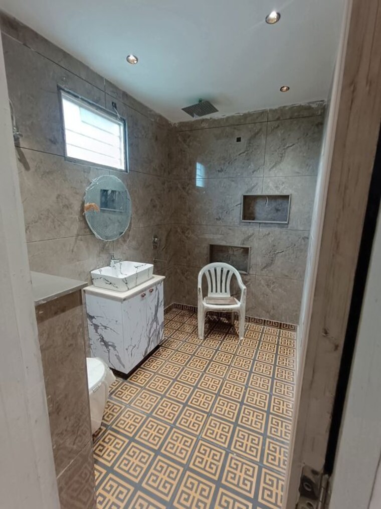Bathroom, green fields colony 4 Bedroom 2700 Sq.Ft. Builder Floor In Green Fields Colony Faridabad 10413405