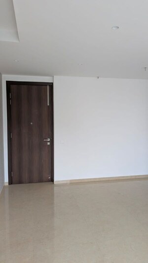 Room in 2 BHK Apartment at Hiranandani Highland, Powai – for Sale