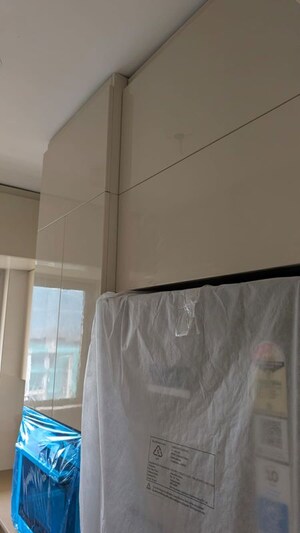 Furnished Amenities in 2 BHK Apartment at Hiranandani Highland, Powai – for Sale