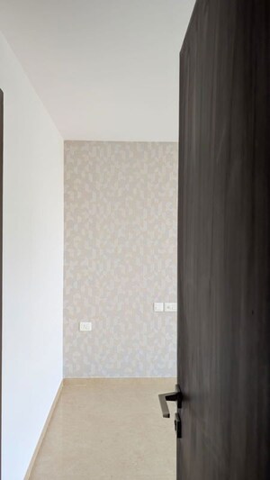 Room in 2 BHK Apartment at Hiranandani Highland, Powai – for Sale