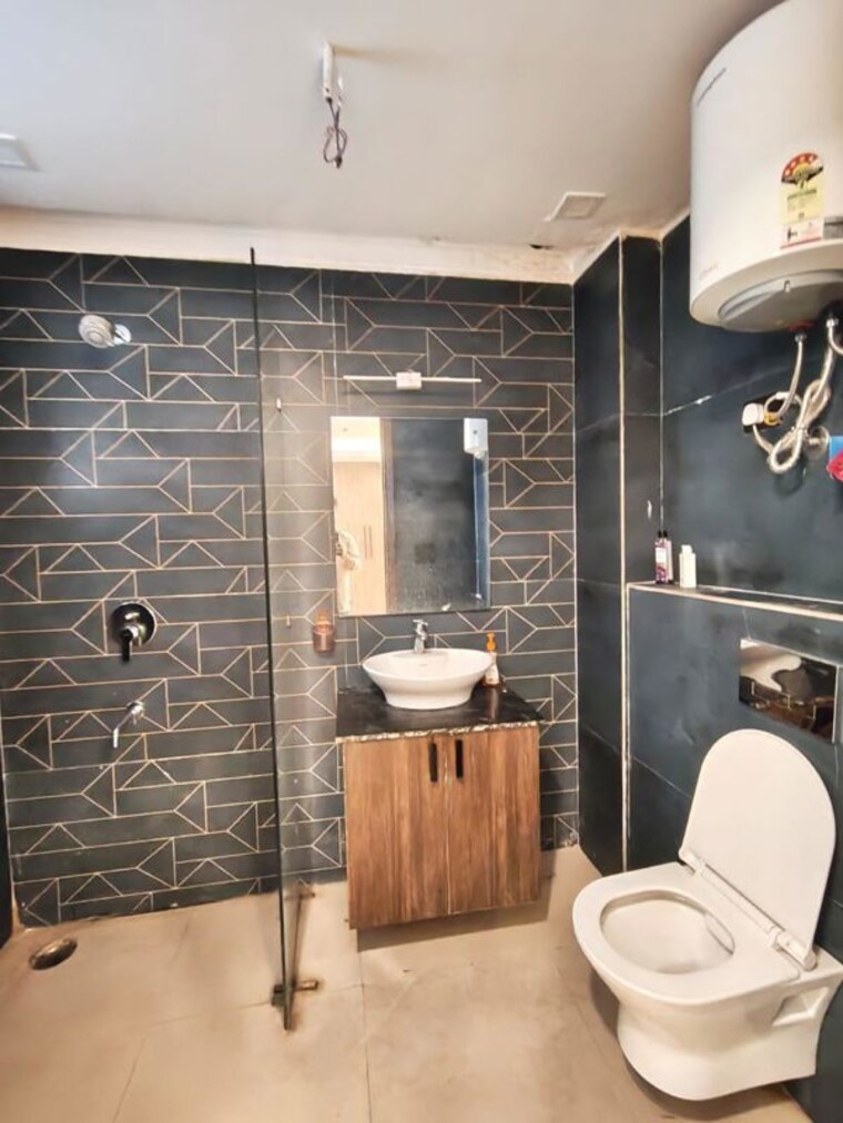 Bathroom, freedom fighters enclave 3 Bedroom 1500 Sq.Ft. Builder Floor In Freedom Fighters Enclave Delhi 10413477