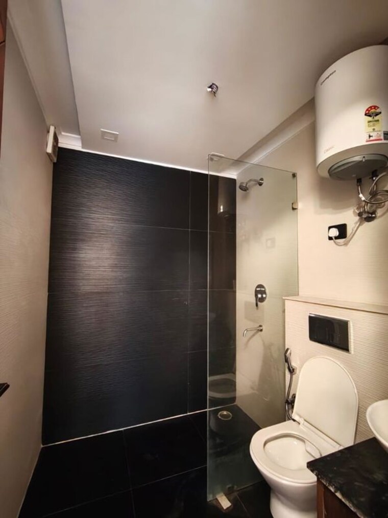 Bathroom, freedom fighters enclave 3 Bedroom 1500 Sq.Ft. Builder Floor In Freedom Fighters Enclave Delhi 10413477