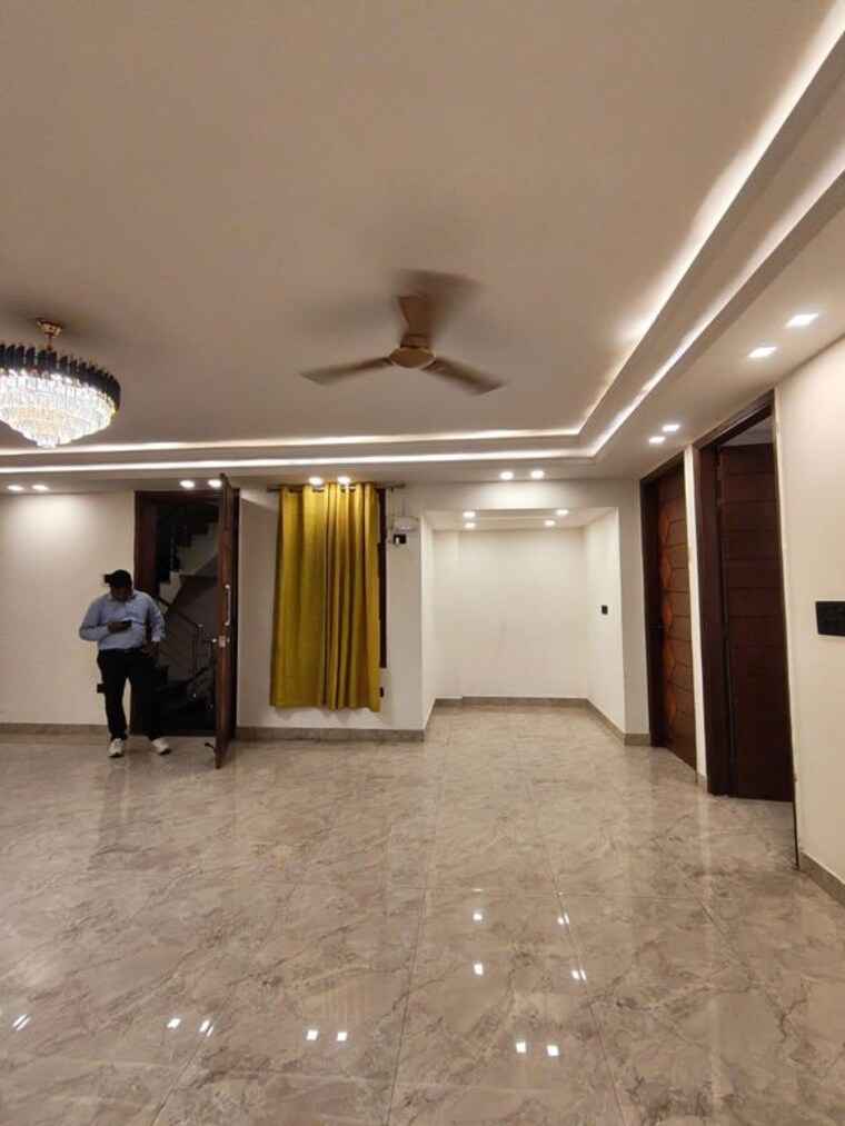 Living Room, freedom fighters enclave 3 Bedroom 1500 Sq.Ft. Builder Floor In Freedom Fighters Enclave Delhi 10413477