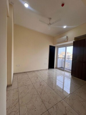 Room in 3.5 BHK Apartment at Dasnac Burj, Sector 75 – for Rent
