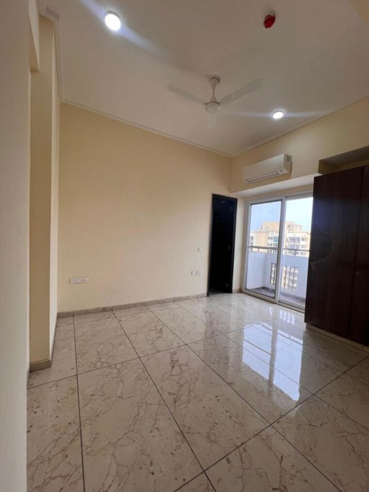 Room, dasnac-burj 3.5 Bedroom 2510 Sq.Ft. Apartment In Sector 75 Noida 10413519