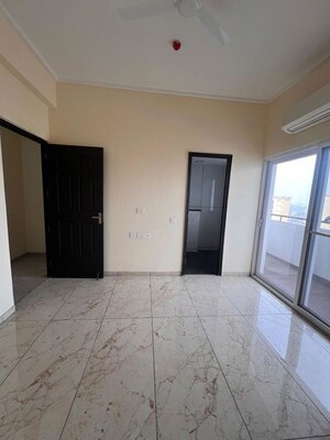Room in 3.5 BHK Apartment at Dasnac Burj, Sector 75 – for Rent
