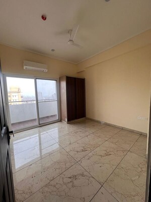 Room in 3.5 BHK Apartment at Dasnac Burj, Sector 75 – for Rent