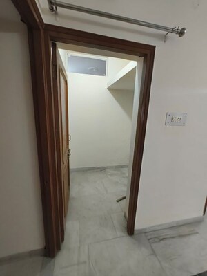 Room in 3 BHK Apartment at Sector 38 – for Rent