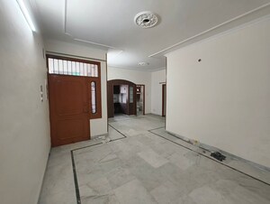 Room in 3 BHK Apartment at Sector 38 – for Rent