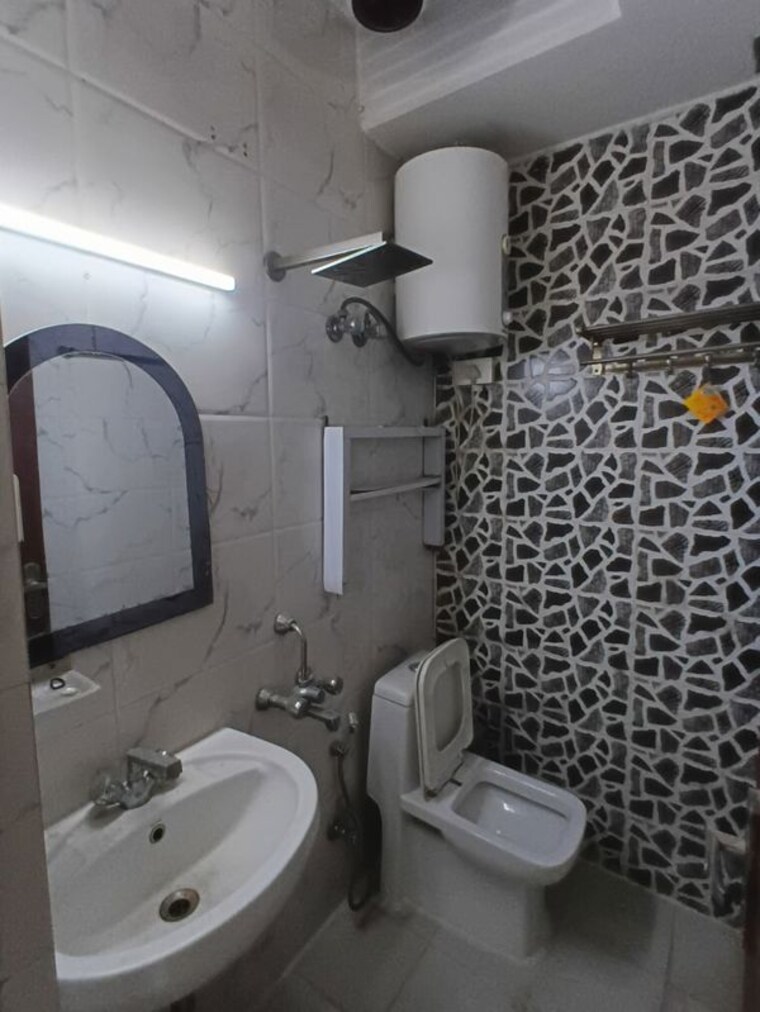 Bathroom, sector 45 2 Bedroom 1800 Sq.Ft. Builder Floor In Sector 45 Gurgaon 10413540