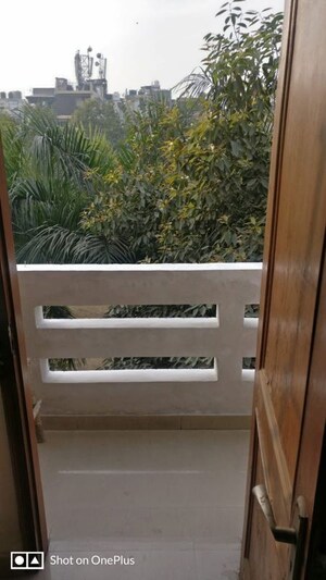 Furnished Amenities in 2 BHK Builder Floor at Jungpura Extension – for Rent