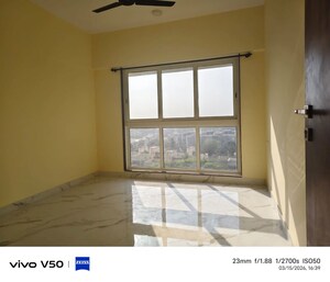 Room in 2 BHK Apartment at Crescent Apartment Marol, Marol – for Rent