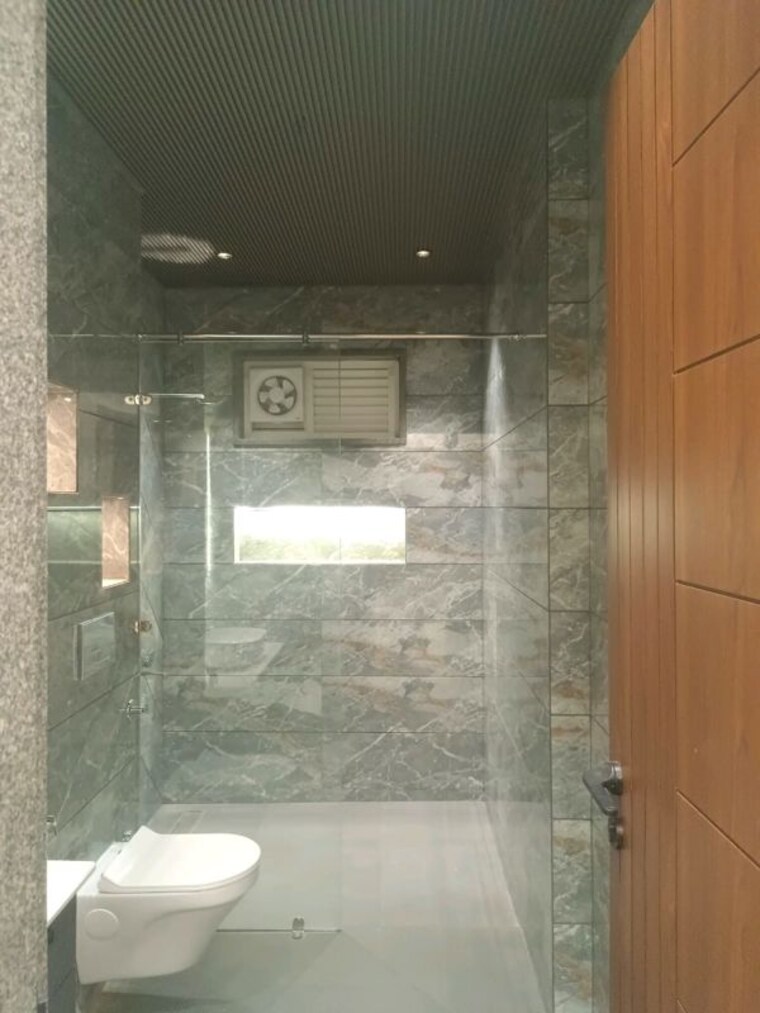 Bathroom, sector 45 6+ Bedroom 6300 Sq.Ft. Independent House In Sector 45 Faridabad 10413562