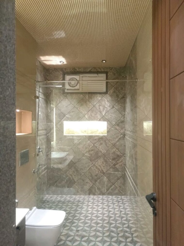 Bathroom, sector 45 6+ Bedroom 6300 Sq.Ft. Independent House In Sector 45 Faridabad 10413562