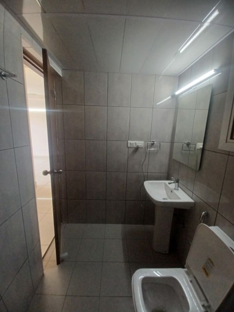 Bathroom, prestige-finsbury-park-hyde 3 Bedroom 1470 Sq.Ft. Apartment In Bagaluru Bangalore 10413576