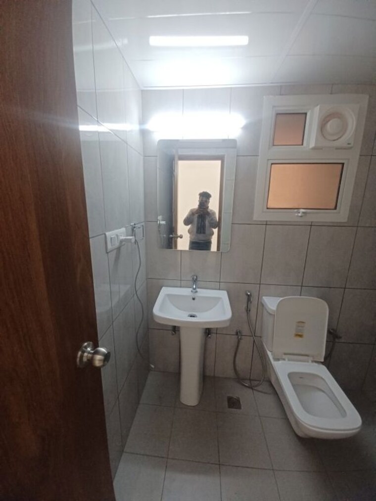 Bathroom, prestige-finsbury-park-hyde 3 Bedroom 1470 Sq.Ft. Apartment In Bagaluru Bangalore 10413576