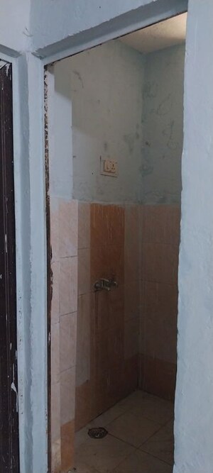 Bathroom in 1 BHK Apartment at Sector 10 Greater Noida – for Rent