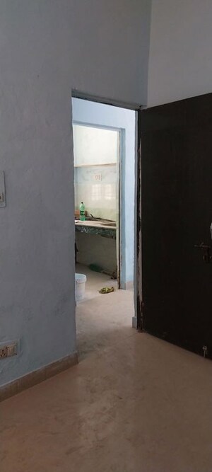 Room in 1 BHK Apartment at Sector 10 Greater Noida – for Rent