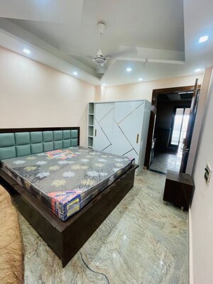 Room in 3 BHK Builder Floor at Sector 45 – for Rent