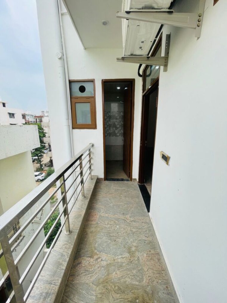 Balcony, sector 45 3 Bedroom 1800 Sq.Ft. Builder Floor In Sector 45 Gurgaon 10413597