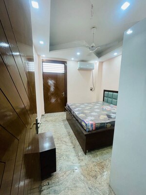 Room in 3 BHK Builder Floor at Sector 45 – for Rent