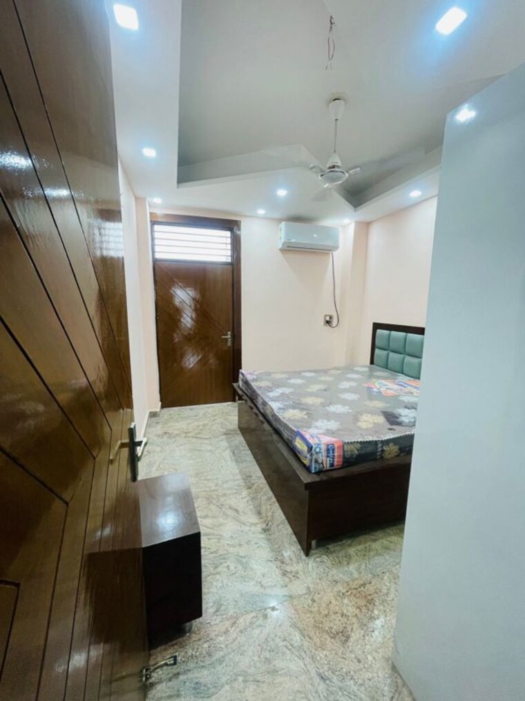 Room, sector 45 3 Bedroom 1800 Sq.Ft. Builder Floor In Sector 45 Gurgaon 10413597