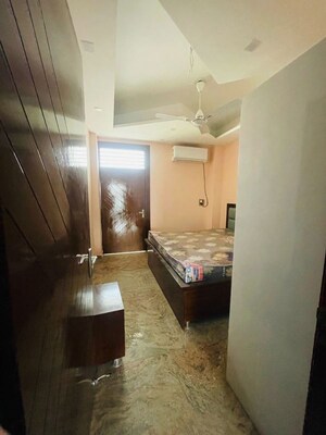 Room in 3 BHK Builder Floor at Sector 45 – for Rent