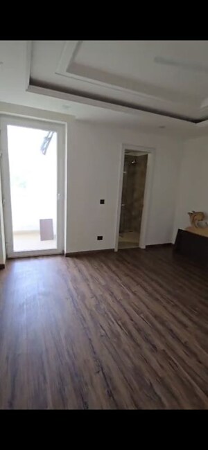 Room in 4 BHK Builder Floor at BPTP Eden Estate, Sector 81 – for Sale