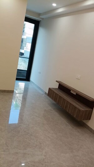 Furnished Amenities in 3 BHK Builder Floor at Vipul World Floors, Sector 48 – for Sale