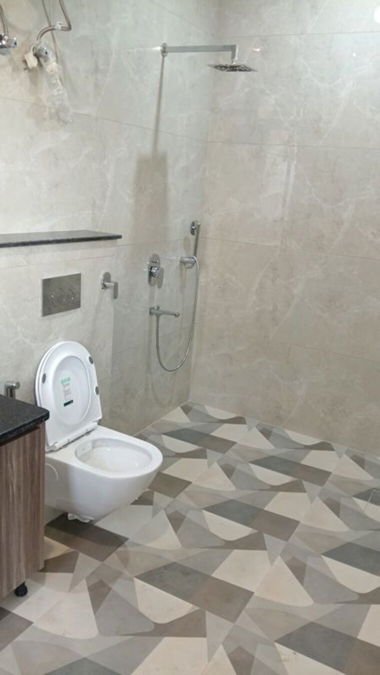 Bathroom, vipul-world-floors 3 Bedroom 192 Sq.Yd. Builder Floor In Sector 48 Gurgaon 10413682