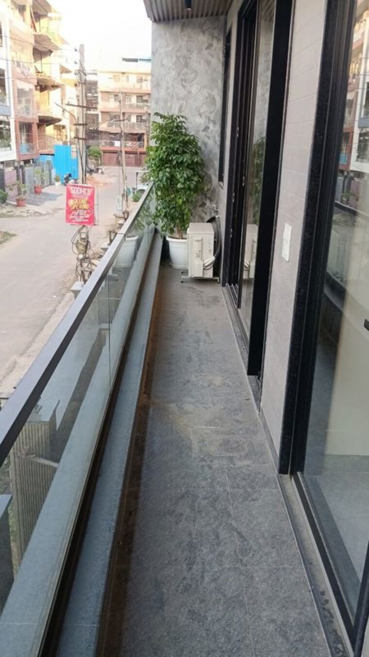 Balcony, vipul-world-floors 3 Bedroom 192 Sq.Yd. Builder Floor In Sector 48 Gurgaon 10413682