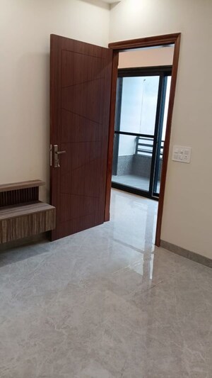 Room in 3 BHK Builder Floor at Vipul World Floors, Sector 48 – for Sale